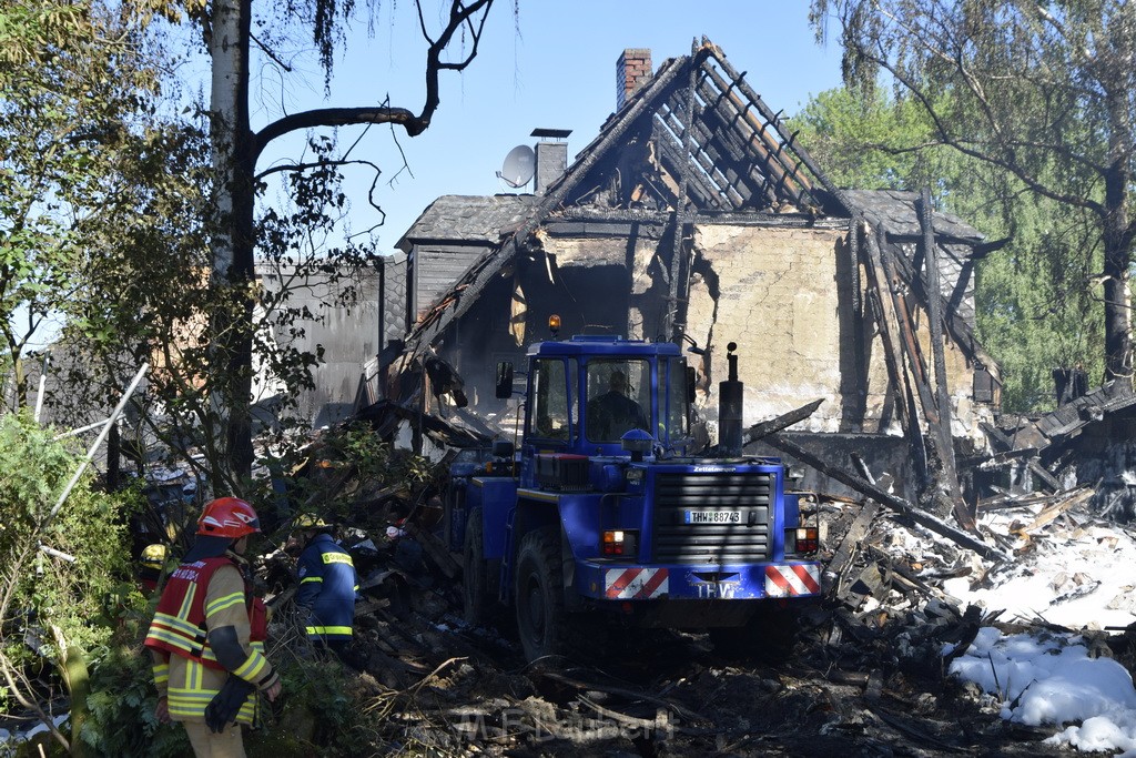 Grossfeuer Einfamilienhaus Siegburg Muehlengrabenstr P1349.JPG - Miklos Laubert